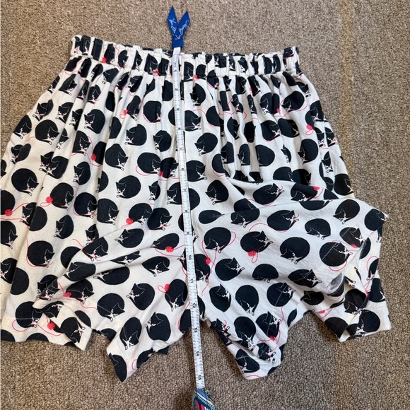 Johnnie B: Girls Black / White Cat Printed Shorts, Size 11-12Y - Picture 6 of 11